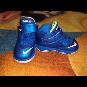 Nike Lebrons BLUE